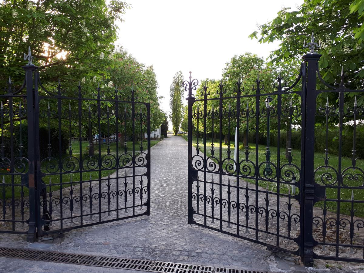 Le Domaine De Barbizon Ξενοδοχείο Saint-Martin-en-Bière Εξωτερικό φωτογραφία